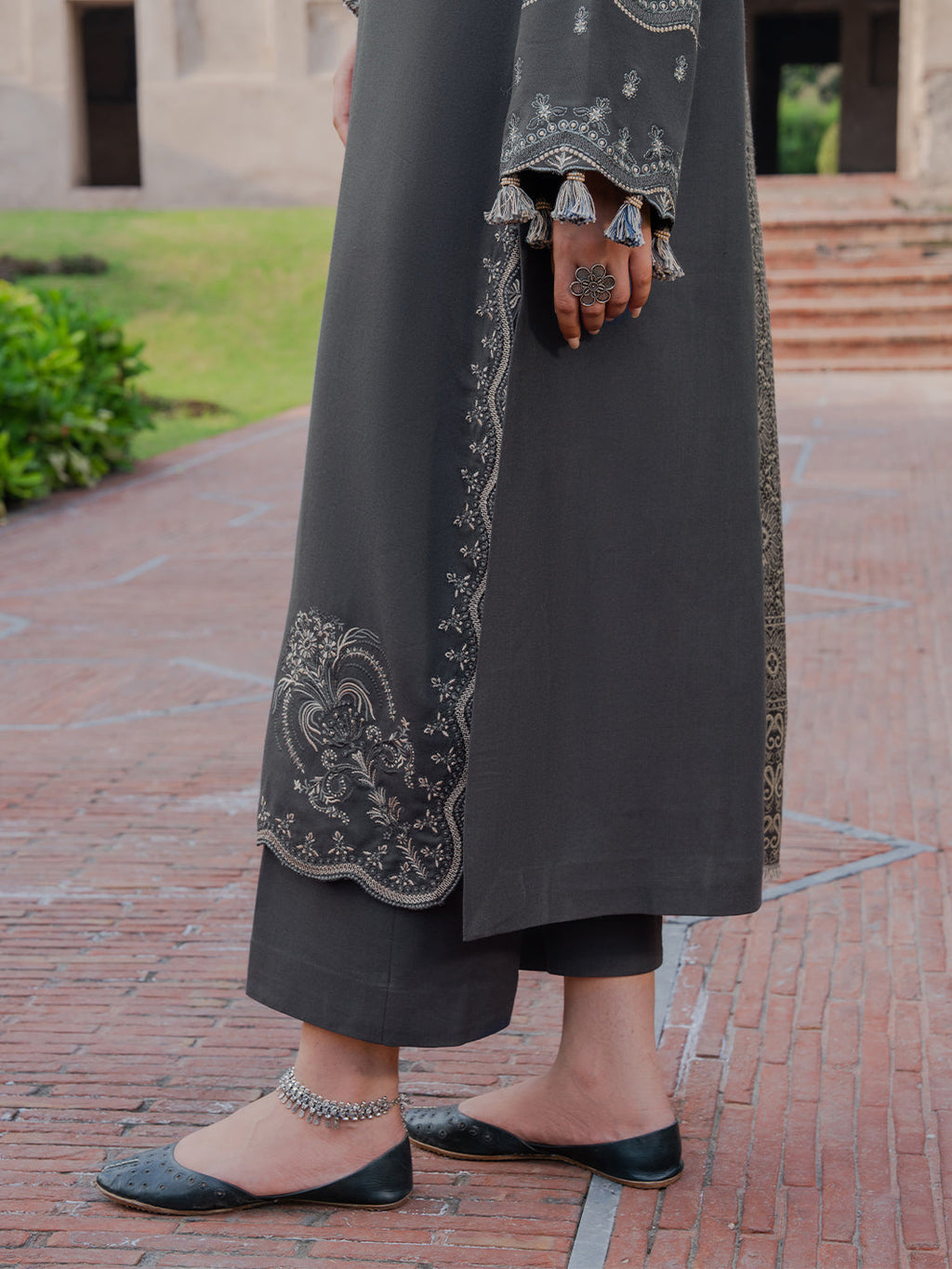 Lawn-3PC Embroidered with Digital Printed Jacquard Dupatta-5050